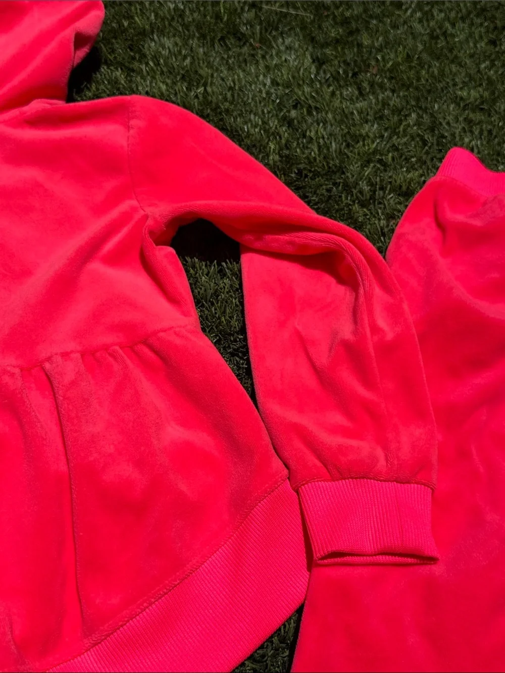 Nike Girls Bright Pink Velour Hoodie & Joggers Set - Picture 4 of 4